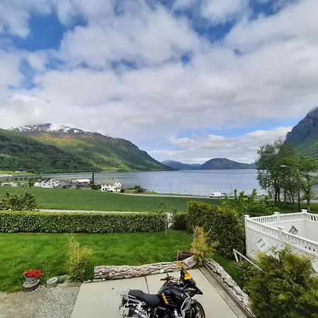 Fjordgaestehaus Ferienhaus Innfjorden
